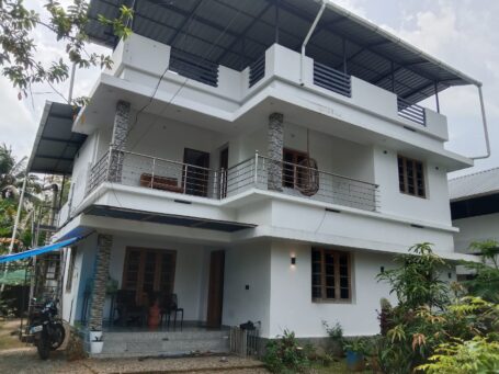 Naadukunnu, Kodakara: East-Facing 2 BHK Independent House for Rent