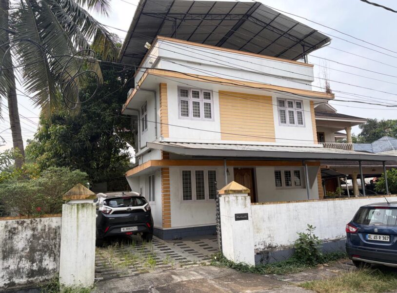 Ayyanthole Independent House | 3BHK, East Facing