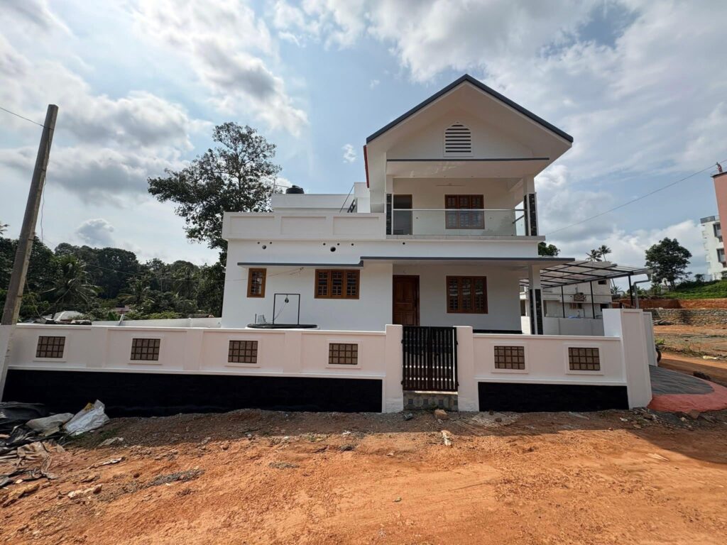 Manarcad Independent House | 4BHK, Tar Road Frontage