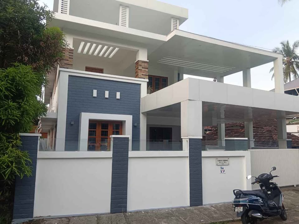 Kannamkulangara Independent House | Modern 4BHK | Thrissur