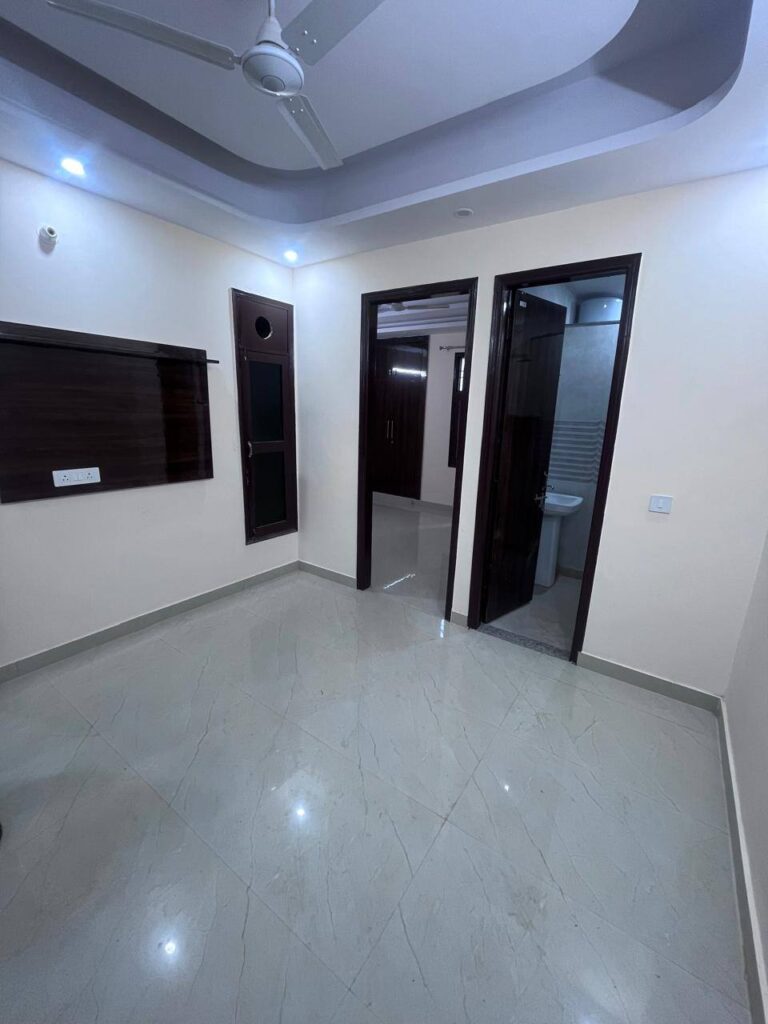 Prime Sector 47: East-Facing 2 BHK Apartment for Rent