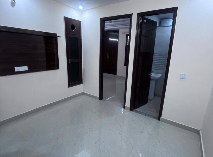 Prime Sector 47: East-Facing 2 BHK Apartment for Rent